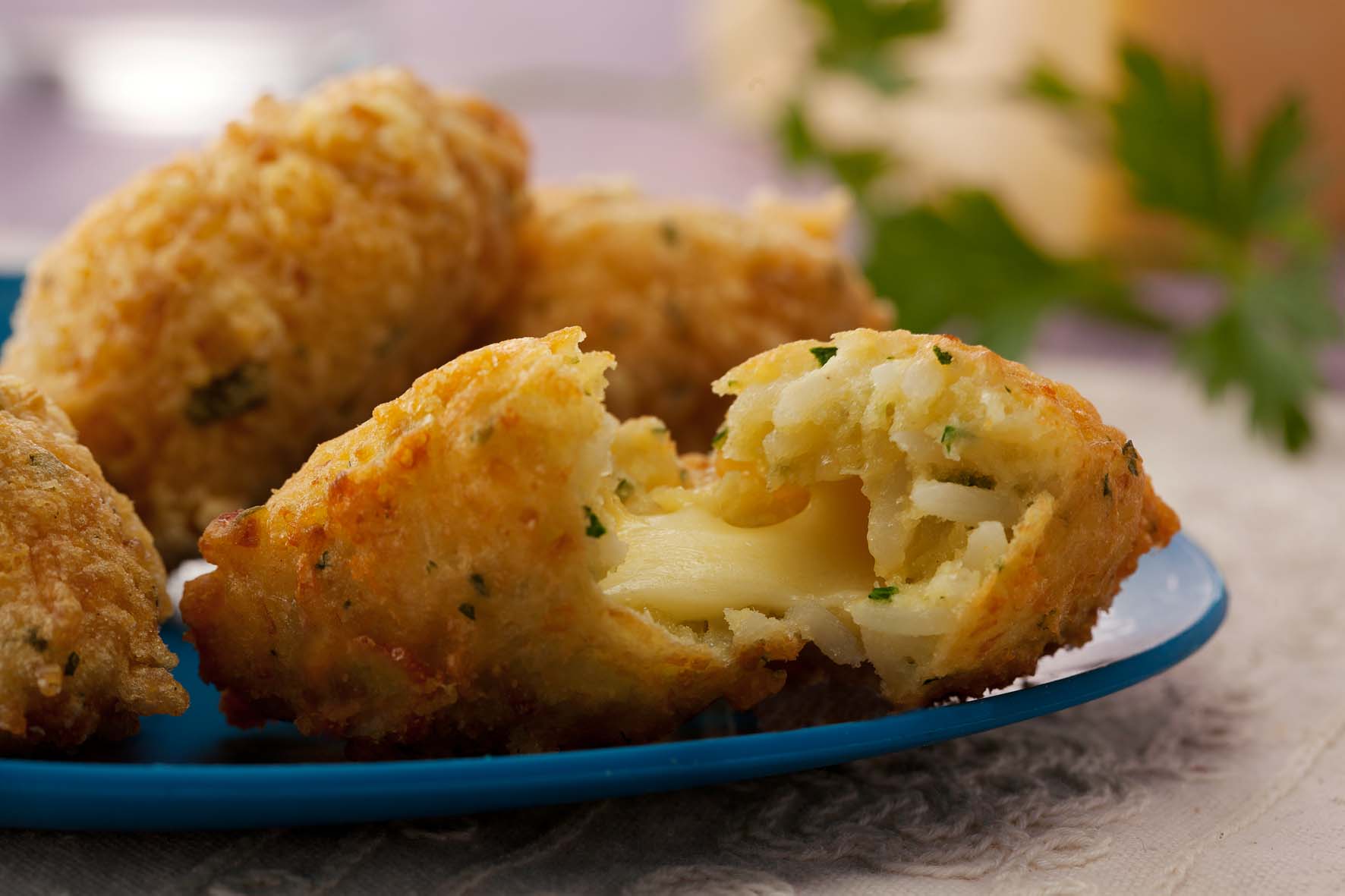 Camil Receitas BOLINHO DE ARROZ RECHEADO COM QUEIJO